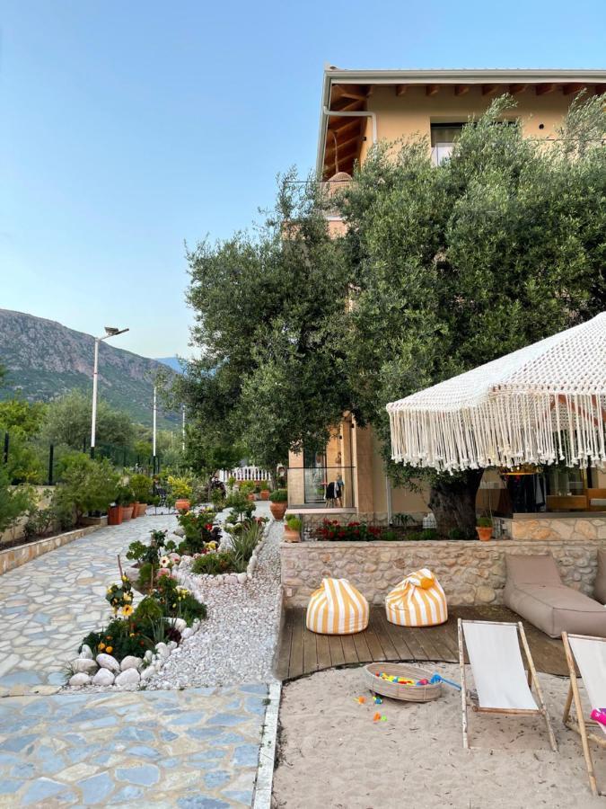Vila Natali Himare Buitenkant foto