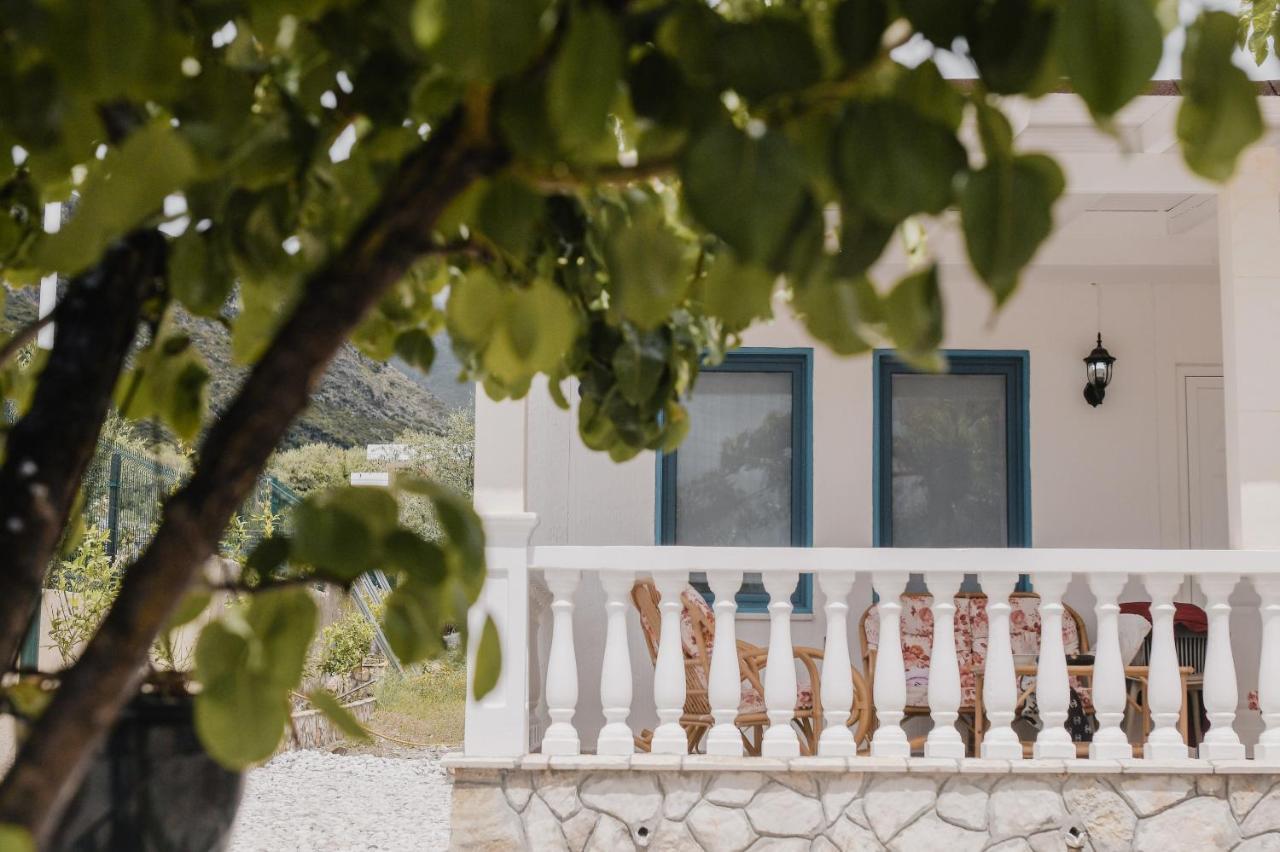 Vila Natali Himare Buitenkant foto